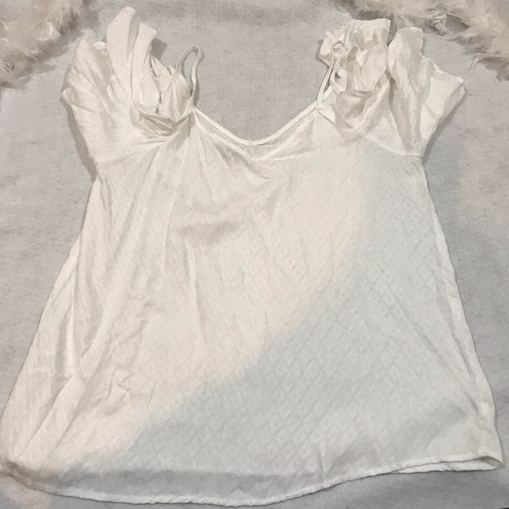 Diamond Ruffle Cold Shoulder Top - Picture 3 of 4